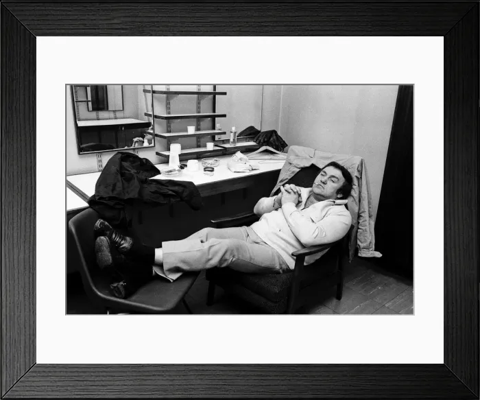 Framed Print : Comedian Les Dawson in his dressing room at Yorkshire Television Studios Framed Print : Comedian Les Dawson in his dressing room at Yorkshire Television Studios