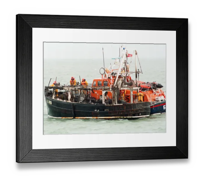 Framed Print : The Thames Class Dover Lifeboat coming to the assistance of the fishing vessel Framed Print : The Thames Class Dover Lifeboat coming to the assistance of the fishing vessel