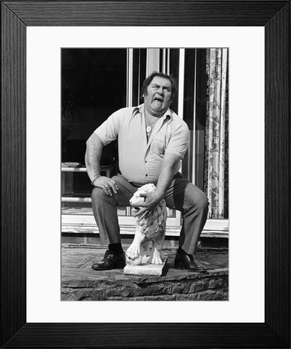Framed Print : Comedian Les Dawson at home at Lytham St Annes, Lancashire. 26th March 1982 Framed Print : Comedian Les Dawson at home at Lytham St Annes, Lancashire. 26th March 1982