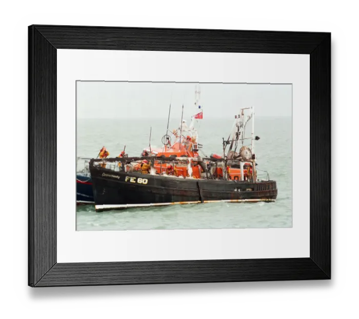 Framed Print : The Thames Class Dover Lifeboat coming to the assistance of the fishing vessel Framed Print : The Thames Class Dover Lifeboat coming to the assistance of the fishing vessel