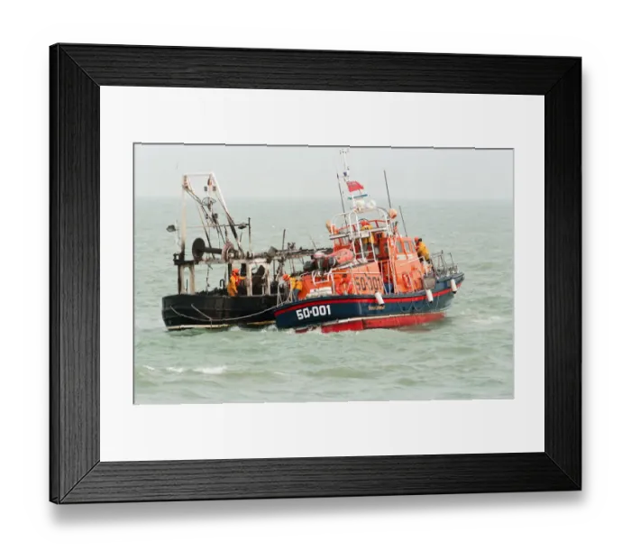 Framed Print : The Thames Class Dover Lifeboat coming to the assistance of the fishing vessel Framed Print : The Thames Class Dover Lifeboat coming to the assistance of the fishing vessel