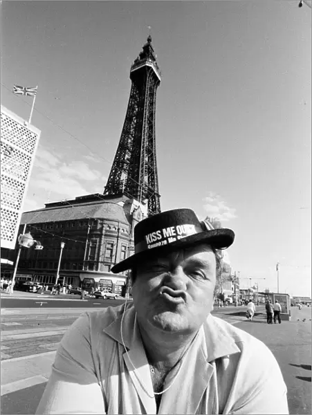Les Dawson at Blackpool Beach, Lancashire. 15th July 1984