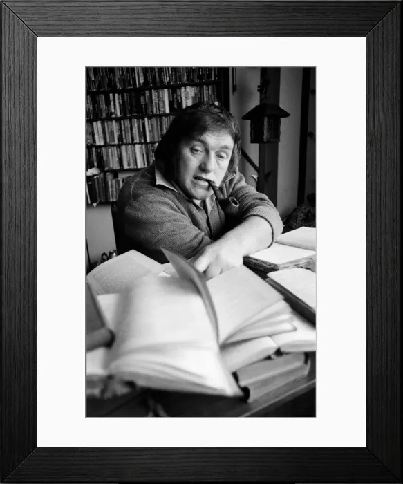 Framed Print : Comedian Les Dawson at home near Blackpool, Lancashire. 18th May 1973 Framed Print : Comedian Les Dawson at home near Blackpool, Lancashire. 18th May 1973