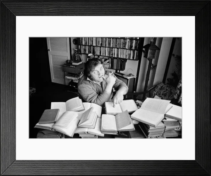 Framed Print : Comedian Les Dawson at home near Blackpool, Lancashire. 18th May 1973 Framed Print : Comedian Les Dawson at home near Blackpool, Lancashire. 18th May 1973