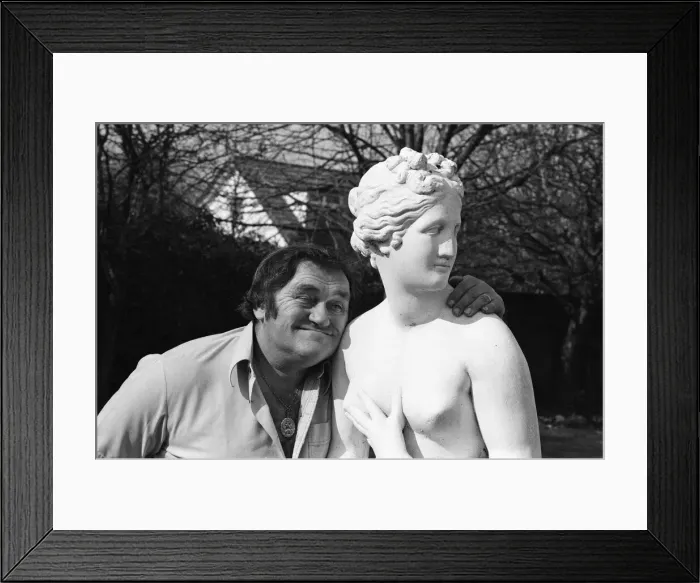 Framed Print : Comedian Les Dawson at home at Lytham St Annes, Lancashire. 26th March 1982 Framed Print : Comedian Les Dawson at home at Lytham St Annes, Lancashire. 26th March 1982