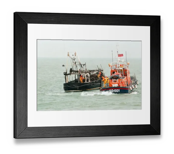 Framed Print : The Thames Class Dover Lifeboat coming to the assistance of the fishing vessel Framed Print : The Thames Class Dover Lifeboat coming to the assistance of the fishing vessel