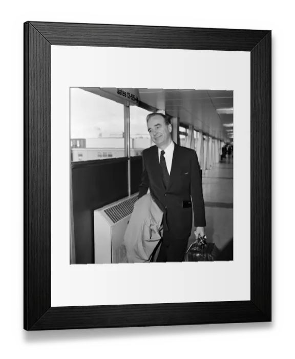 Framed Print : Rupert Murdoch leaving Heathrow airport for New York. 11th March 1982 Framed Print : Rupert Murdoch leaving Heathrow airport for New York. 11th March 1982