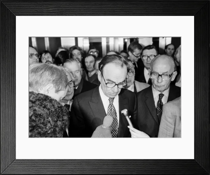 Framed Print : Rupert Murdoch at The Times building, Grays Inn Road, London Framed Print : Rupert Murdoch at The Times building, Grays Inn Road, London