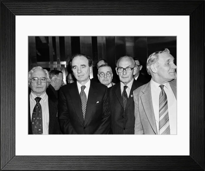 Framed Print : Rupert Murdoch at The Times building, Grays Inn Road, London Framed Print : Rupert Murdoch at The Times building, Grays Inn Road, London