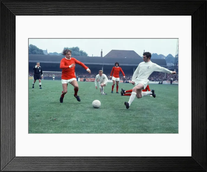 Framed Print : Leeds 2-2 Man United, League division one match action, Elland Road Framed Print : Leeds 2-2 Man United, League division one match action, Elland Road