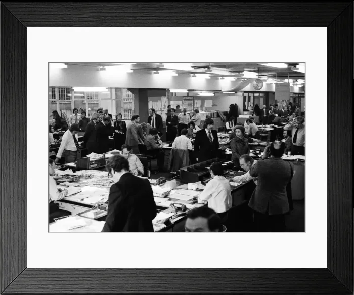 Framed Print : Queen Elizabeth II visits the offices of the Daily Mirror, Holborn office Framed Print : Queen Elizabeth II visits the offices of the Daily Mirror, Holborn office
