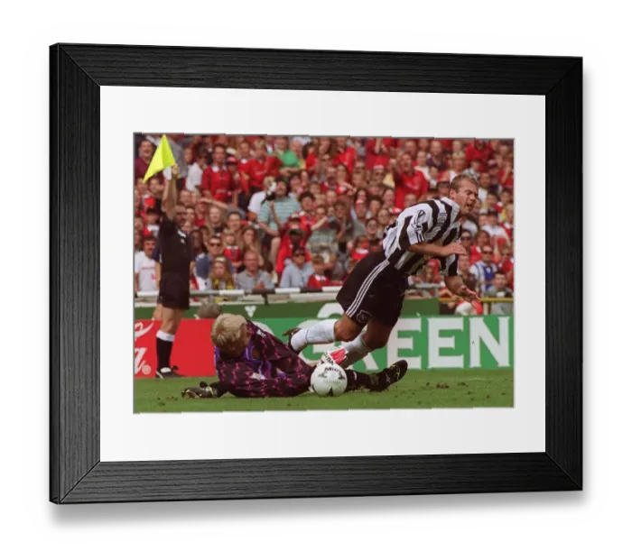 Framed Print : 1996 CHARITY SHEILD MAN U V NEWCASTLE PICTURE BY STUART ROBINSON Framed Print : 1996 CHARITY SHEILD MAN U V NEWCASTLE PICTURE BY STUART ROBINSON