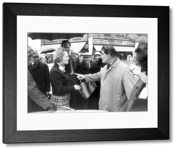 Framed Print : MARGARET THATCHER HAS HEATED CONVERSATION WITH LEONARD MALLET WHILST ON A WALKABOUT IN Framed Print : MARGARET THATCHER HAS HEATED CONVERSATION WITH LEONARD MALLET WHILST ON A WALKABOUT IN