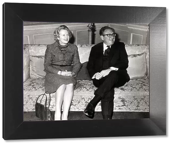 MARGARET THATCHER WITH HENRY KISSINGER. PICTURED IN 1975
