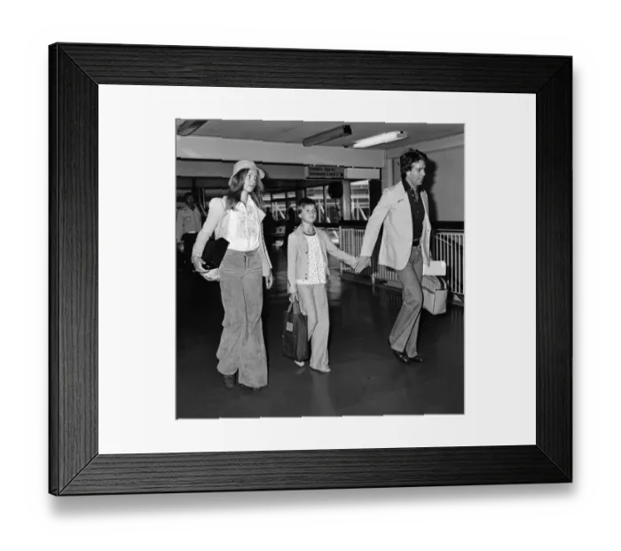 Framed Print : Sabrina Guinness and actress Tatum O Neal leave Heathrow Airport for a holiday Framed Print : Sabrina Guinness and actress Tatum O Neal leave Heathrow Airport for a holiday