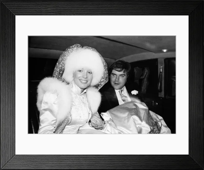 Framed Print : Anna Wallace marries Johnny Hesketh, brother of Lord Hesketh, at the Guards Chapel Framed Print : Anna Wallace marries Johnny Hesketh, brother of Lord Hesketh, at the Guards Chapel