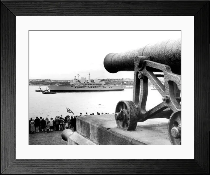 Framed Print : HMS ILLUSTRIOUS LEAVES FOR THE FALKLANDS - 5TH APRIL 1982