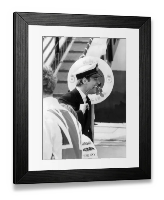 Framed Print : Prince Andrew reunited with family at Portsmouth - 17th September 1982
