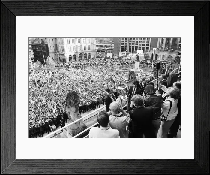 Framed Print : Newly crowned European champions Aston Villa, parade the European Champions Cup trophy to