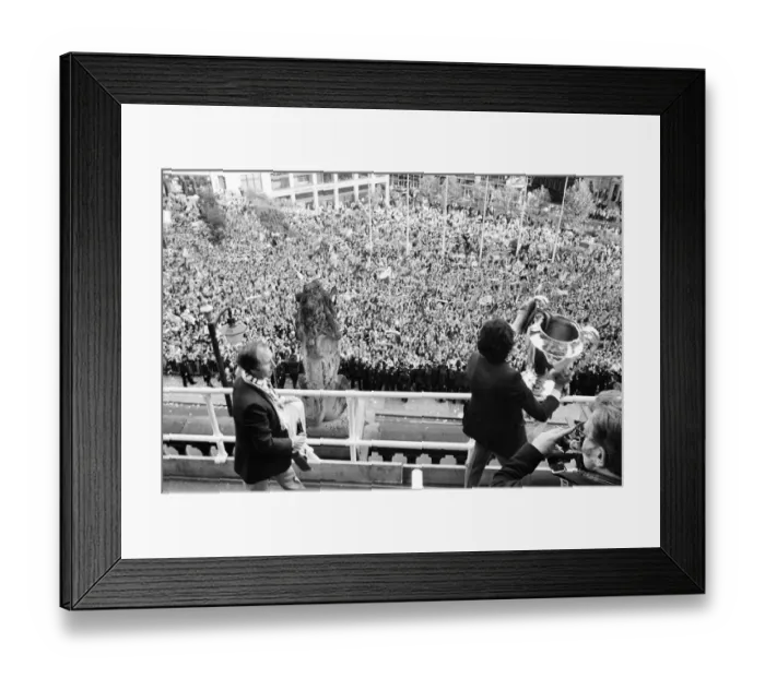 Framed Print : Newly crowned European champions Aston Villa, parade the European Champions Cup trophy to