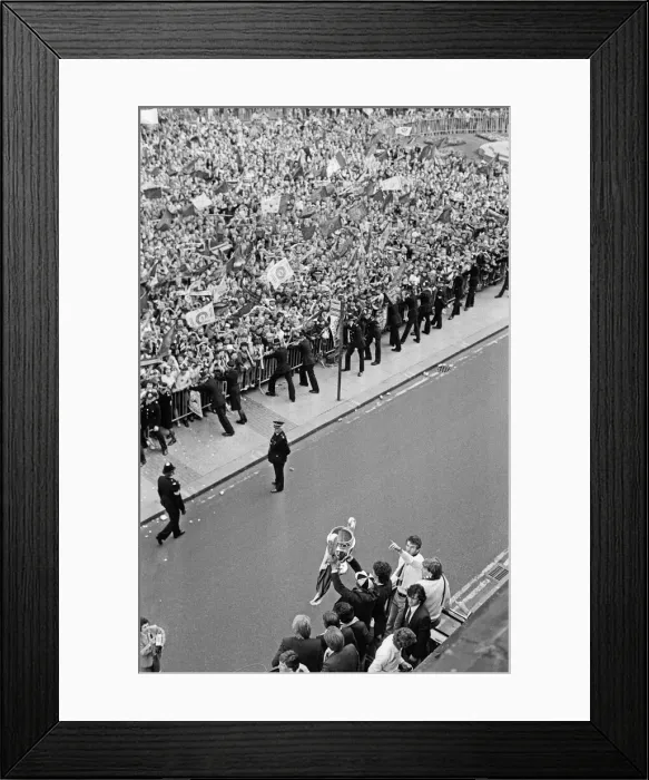 Framed Print : Newly crowned European champions Aston Villa, parade the European Champions Cup trophy to