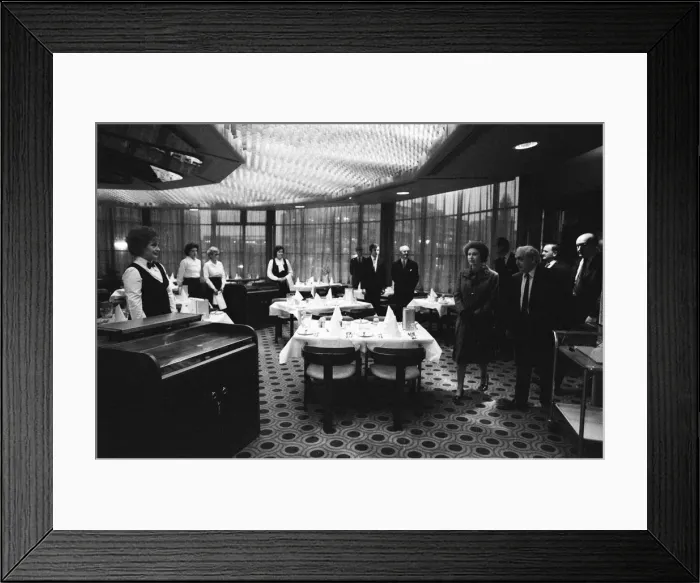 Framed Print : Queen Elizabeth II visiting the offices of the Daily Mirror Newspaper in Holborn, London Framed Print : Queen Elizabeth II visiting the offices of the Daily Mirror Newspaper in Holborn, London