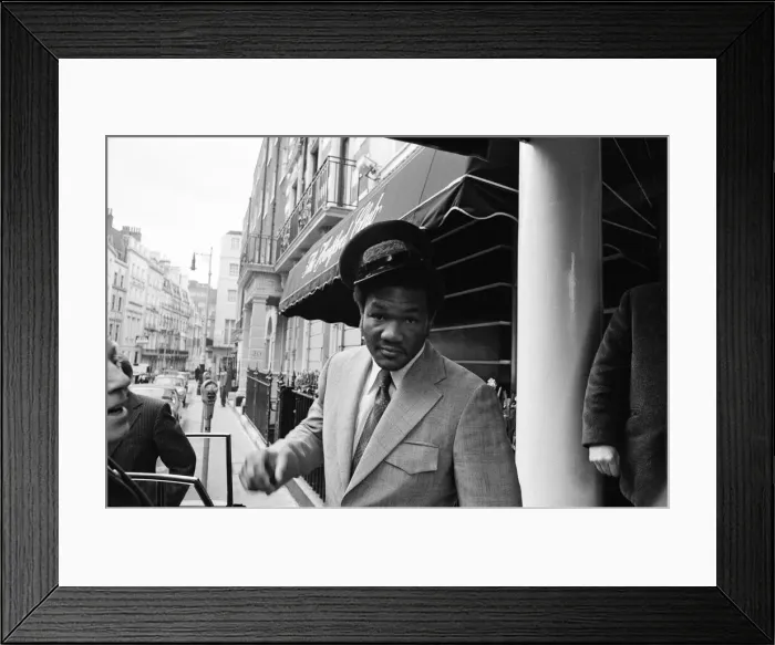 Framed Print : Heavyweight champion of the world, George Foreman in London Framed Print : Heavyweight champion of the world, George Foreman in London