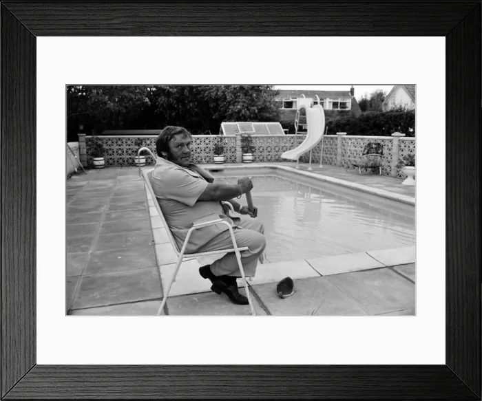 Framed Print : Les Dawson at his home near Blackpool, Lancashire. August 1977
