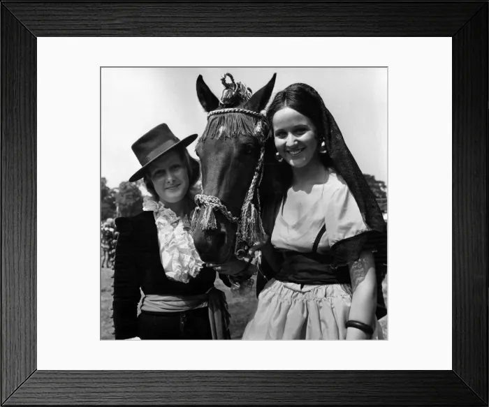 Framed Print : St Helens show. Sherdley Park, St Helen, Merseyside. Sisters Jill Framed Print : St Helens show. Sherdley Park, St Helen, Merseyside. Sisters Jill