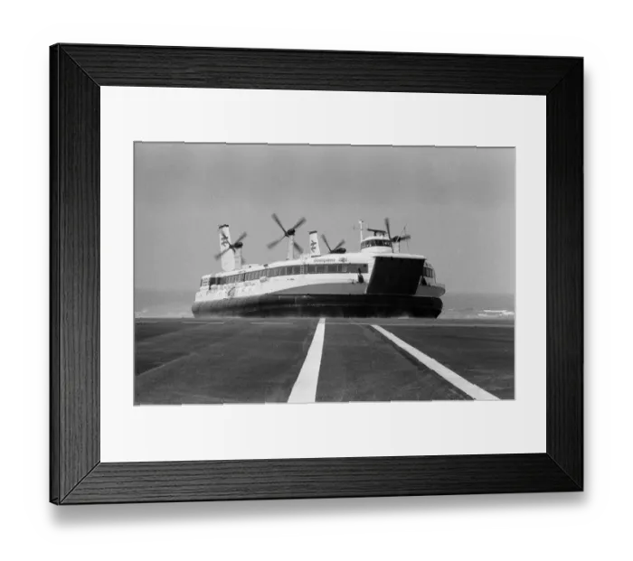 Framed Print : The SR. N4 Seaspeed Hovercraft makes a trial Channel crossing from Dover to Boulogne