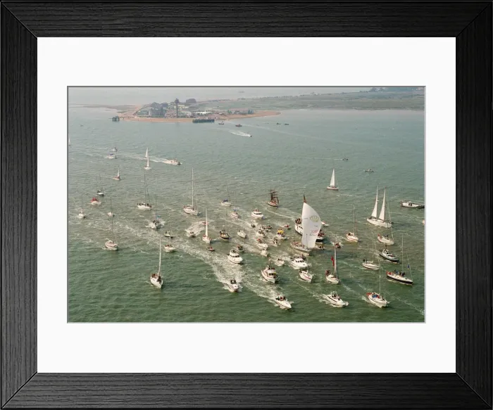 Framed Print : Maiden returns to the UK. 28th May 1990. Maiden is centre with orange