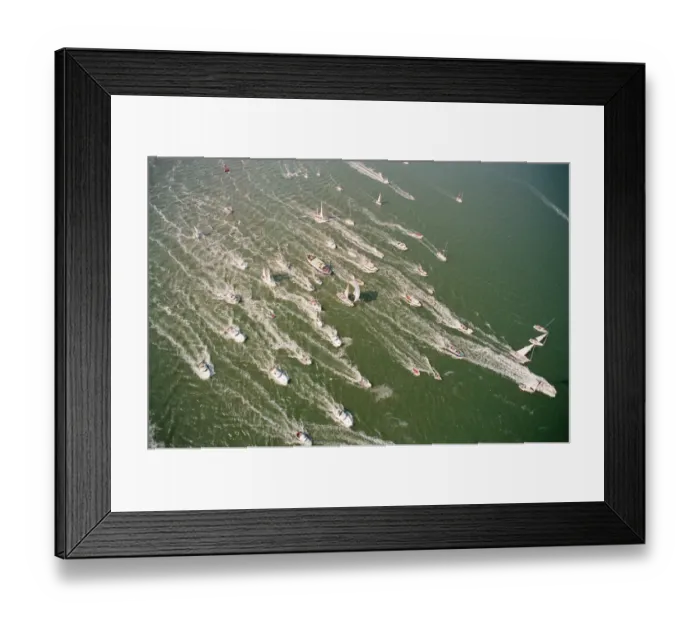 Framed Print : Maiden returns to the UK. 28th May 1990. Maiden is centre with orange