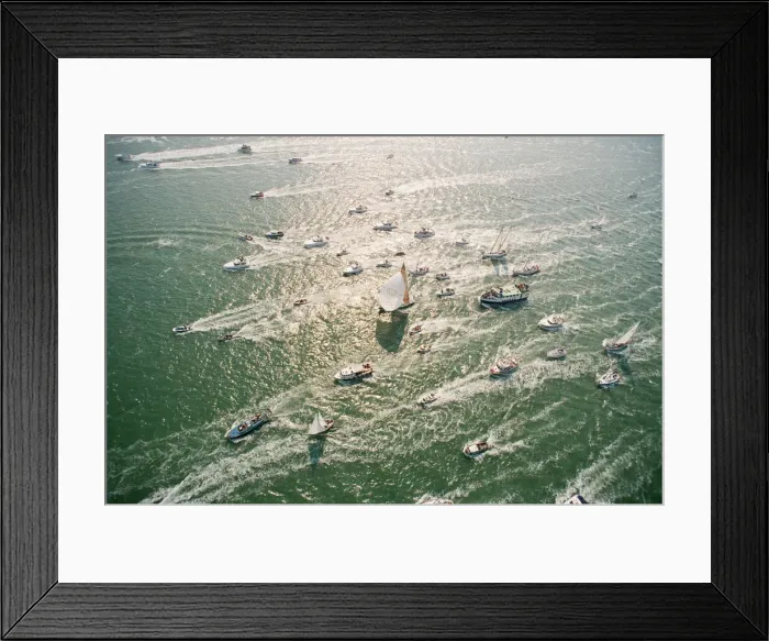 Framed Print : Maiden returns to the UK. 28th May 1990. Maiden is centre with orange Framed Print : Maiden returns to the UK. 28th May 1990. Maiden is centre with orange