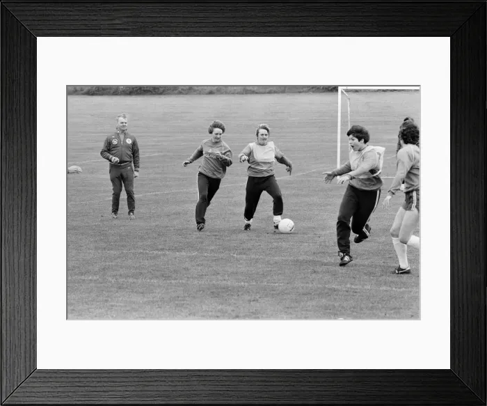 Framed Print : England Womens Football Team, pictured during training session ahead of their Framed Print : England Womens Football Team, pictured during training session ahead of their
