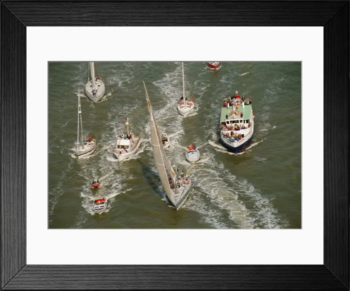 Framed Print : Maiden returns to the UK. 28th May 1990. Maiden is centre with orange Framed Print : Maiden returns to the UK. 28th May 1990. Maiden is centre with orange
