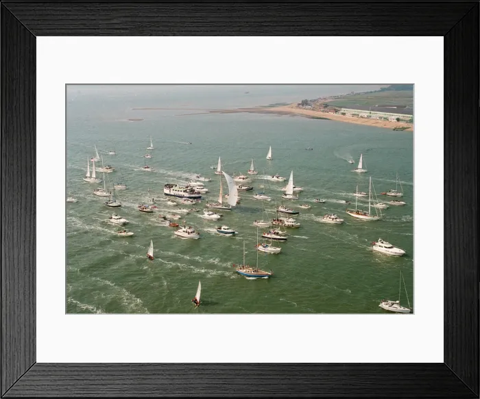 Framed Print : Maiden returns to the UK. 28th May 1990. Maiden is centre with orange Framed Print : Maiden returns to the UK. 28th May 1990. Maiden is centre with orange