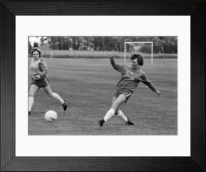 Framed Print : England Womens Football Team, pictured during training session ahead of their Framed Print : England Womens Football Team, pictured during training session ahead of their