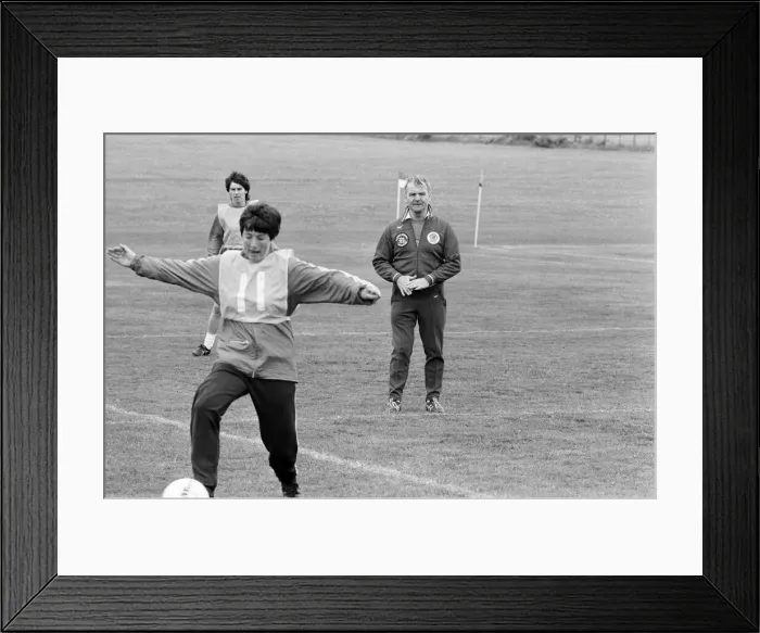 Framed Print : England Womens Football Team, pictured during training session ahead of their Framed Print : England Womens Football Team, pictured during training session ahead of their