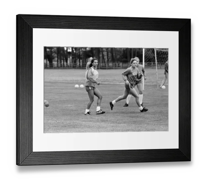Framed Print : England Womens Football Team, pictured during training session ahead of their Framed Print : England Womens Football Team, pictured during training session ahead of their
