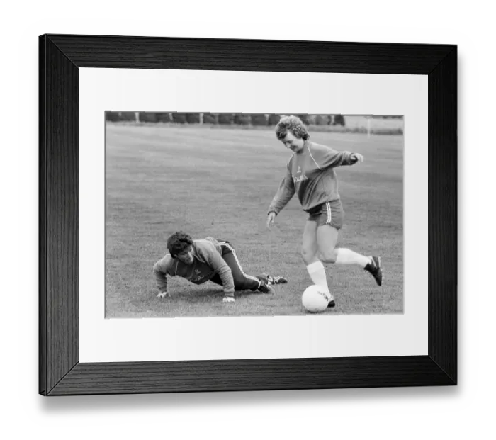 Framed Print : England Womens Football Team, pictured during training session ahead of their Framed Print : England Womens Football Team, pictured during training session ahead of their