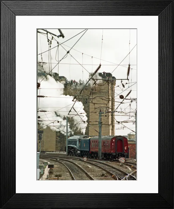 Framed Print : The A4 locomotive Sir Nigel Gresley sets off from Newcastle Central Station bound for Framed Print : The A4 locomotive Sir Nigel Gresley sets off from Newcastle Central Station bound for