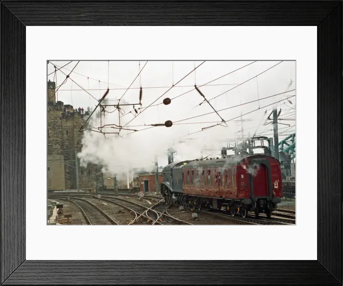 Framed Print : The A4 locomotive Sir Nigel Gresley sets off from Newcastle Central Station bound for Framed Print : The A4 locomotive Sir Nigel Gresley sets off from Newcastle Central Station bound for