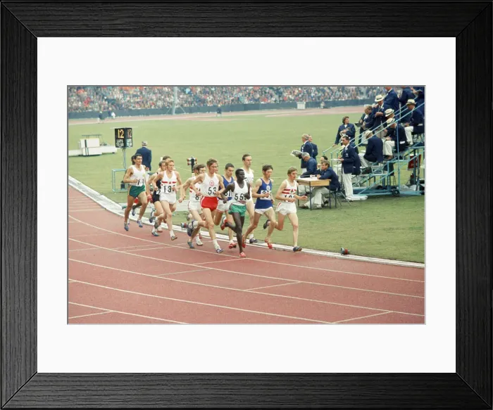 Framed Print : The Commonwealth Games. Pictured, the first lap of the mens 5000 meters Framed Print : The Commonwealth Games. Pictured, the first lap of the mens 5000 meters