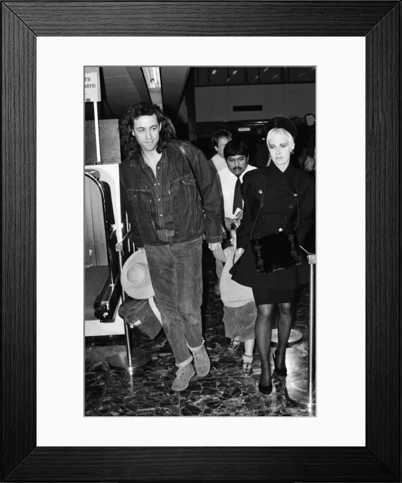 Framed Print : Bob Geldof and Paula Yates at LAP with their daughter Fifi Trixibelle. 30th November 1987 Framed Print : Bob Geldof and Paula Yates at LAP with their daughter Fifi Trixibelle. 30th November 1987