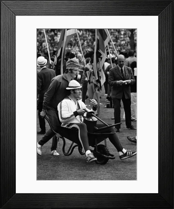 Framed Print : The Commonwealth Games. Pictured, the closing ceremony. Meadowbank Stadium, Edinburgh Framed Print : The Commonwealth Games. Pictured, the closing ceremony. Meadowbank Stadium, Edinburgh