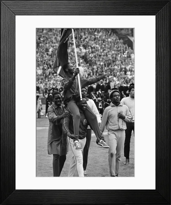 Framed Print : The Commonwealth Games. Pictured, the closing ceremony. Meadowbank Stadium, Edinburgh Framed Print : The Commonwealth Games. Pictured, the closing ceremony. Meadowbank Stadium, Edinburgh