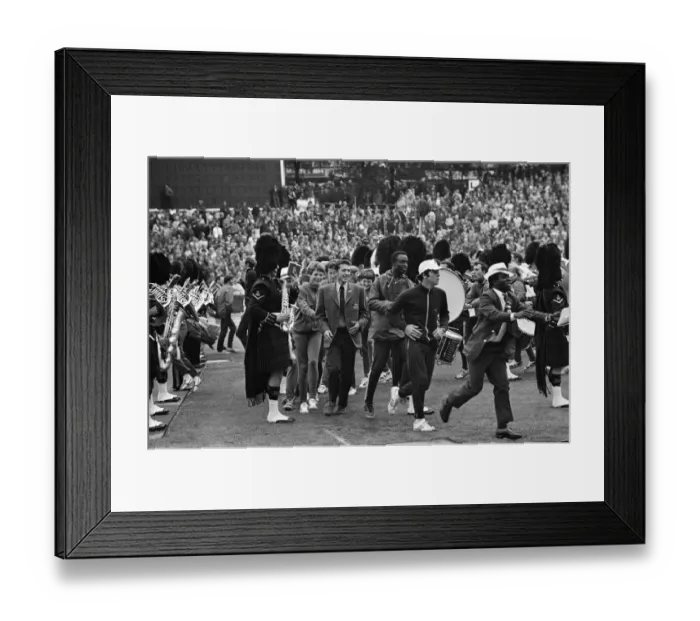 Framed Print : The Commonwealth Games. Pictured, the closing ceremony. Meadowbank Stadium, Edinburgh Framed Print : The Commonwealth Games. Pictured, the closing ceremony. Meadowbank Stadium, Edinburgh
