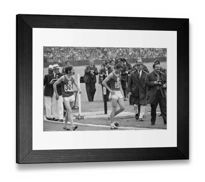 Framed Print : The Commonwealth Games. Pictured after the mens 5000 meters