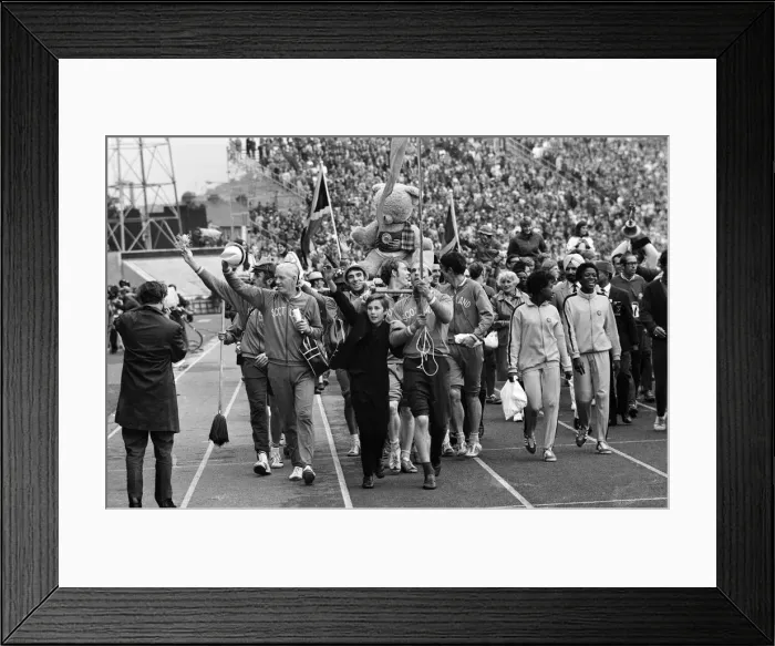 Framed Print : The Commonwealth Games. Pictured, the Scottish team parade in festive mood at the closing Framed Print : The Commonwealth Games. Pictured, the Scottish team parade in festive mood at the closing