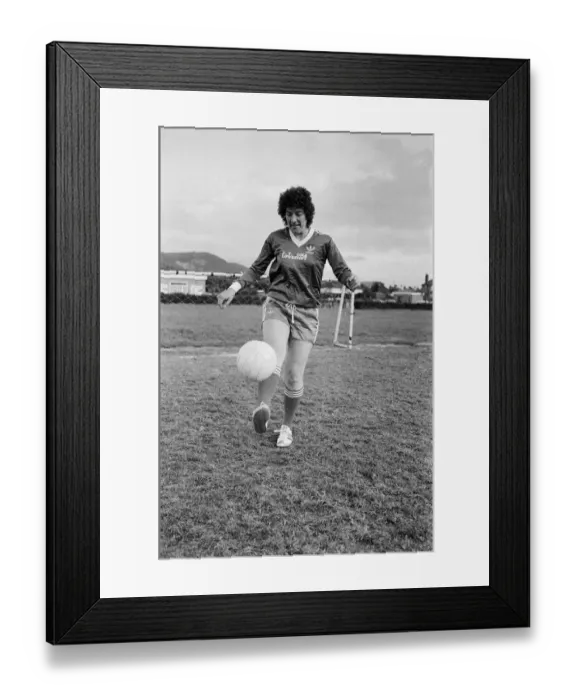 Framed Print : Soccer star Maureen Reynolds pictured in Prestatyn, North Wales. 5th June 1981